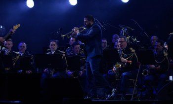 شاهد .. بالصور- مجده الفني أضاء ليالي باريس بحفله الساحر..إبراهيم معلوف يشع تألقا