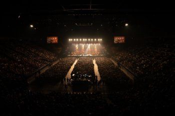 شاهد .. بالصور- مجده الفني أضاء ليالي باريس بحفله الساحر..إبراهيم معلوف يشع تألقا