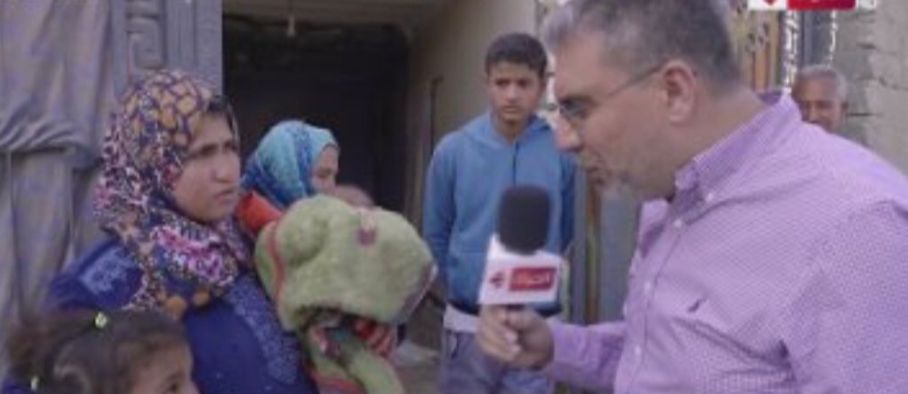 واحد من الناس يهدى “شهيرة محمد” مبلغ 6 آلاف جنيه لتربية أبنائها