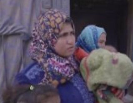 واحد من الناس يهدى “شهيرة محمد” مبلغ 6 آلاف جنيه لتربية أبنائها