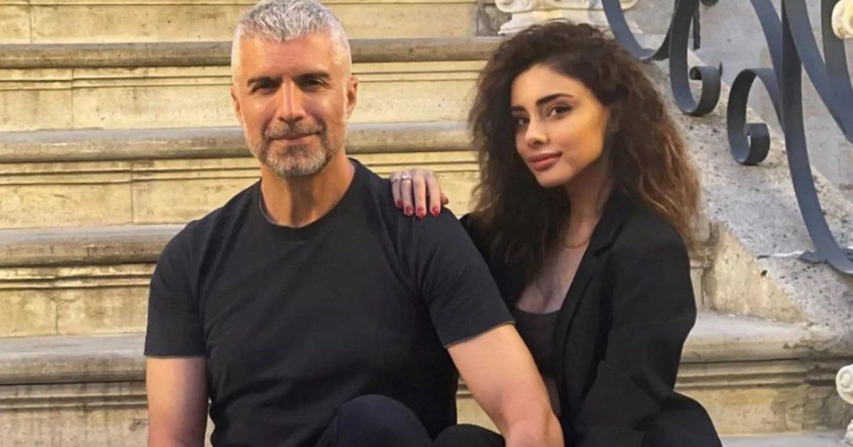 شاهد .. أوزجان دينيز يطلب يد حبيبته الإيرانية.. وفارق العمر بينهما صادم!