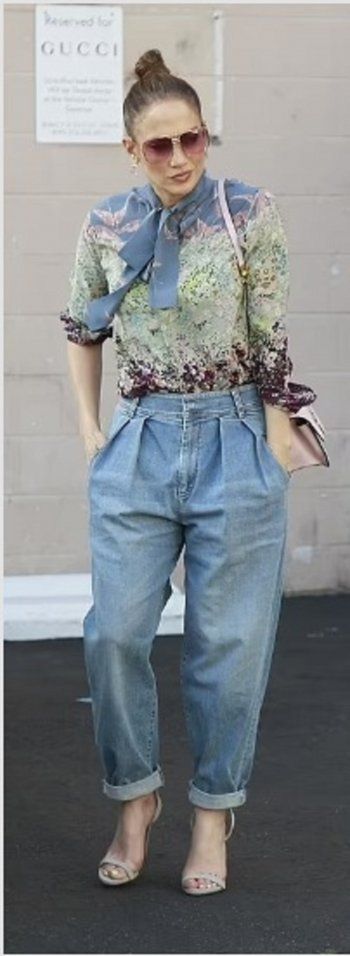 شاهد .. بالصورة - جينيفر لوبيز في نزهة تسوق في بيفرلي هيلز كم يبلغ سعر قميصها؟