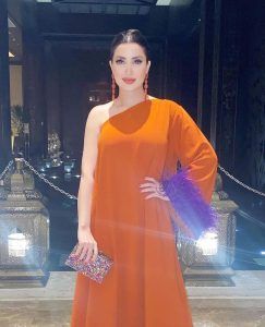 اتفرج – نسرين طافش تخطف الأضواء بـ”البرتقالي” الجذاب