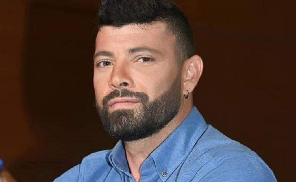 شاهد .. جوليان فرحات يُفاجئ الجمهور بخطوبته