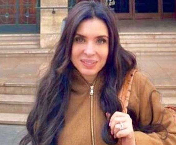 دينا تهنئ متابعيها بحلول عيد الفطر من باريس- شاهد