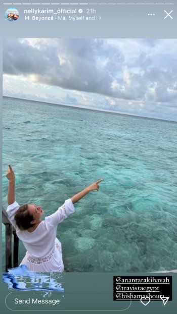 شاهد .. بالصور- نيللي كريم تستمتع بإجازتها في المالديف برفقة زوجها