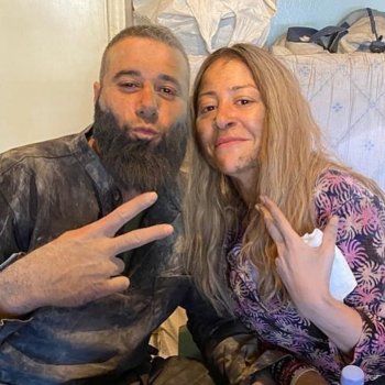 شاهد .. منة شلبي وأحمد السعدني من كواليس مسلسل "بطلوع الروح".. ويهنئان الجمهور بعيد الفطر