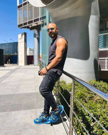 شاهد .. جوزيف عطية بإطلالة رياضية مميزة.. والجمهور يتفاعل!