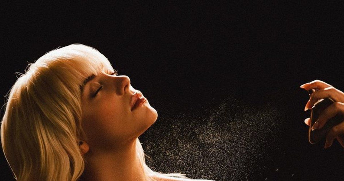 شاهد .. بيلي إيليش تفاجئ المتابعين بإكتسابها وزن زائد