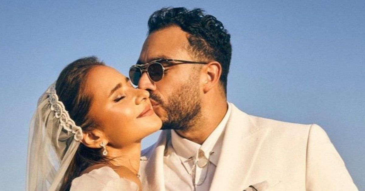 شاهد .. بالصور- نيللي كريم تستمتع بإجازتها في المالديف برفقة زوجها