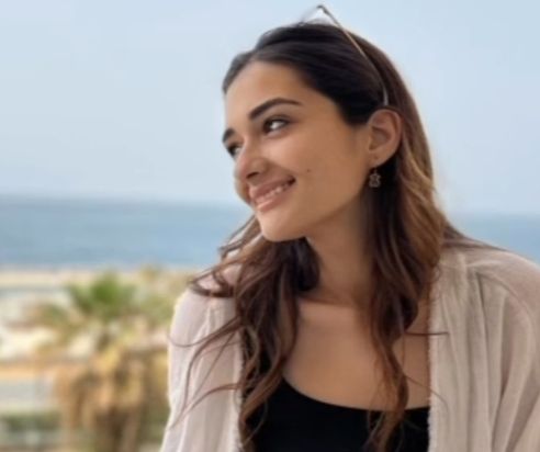 ملك احمد زاهر تتألق بإطلالة صيفية في احدث ظهور لها- شاهد