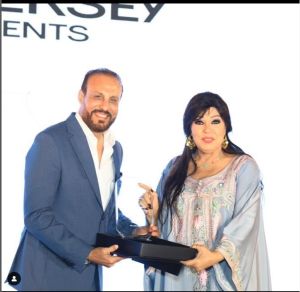 اتفرج – فيفي عبده شعللت السوشيال ميديا بهذا الظهور الجرئ