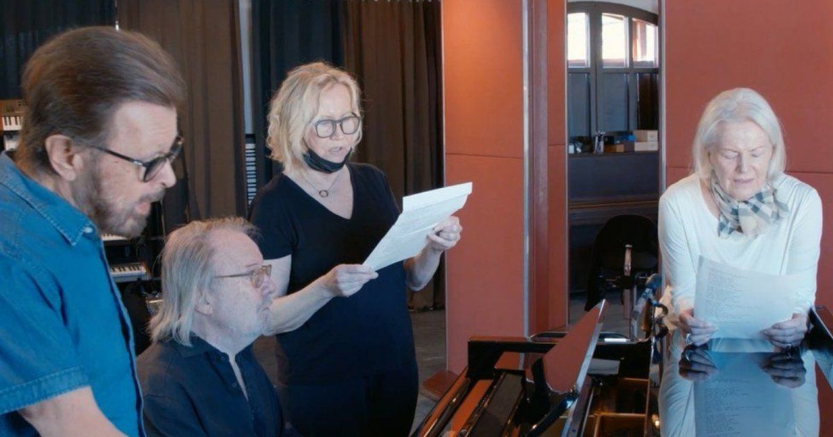 شاهد .. بالصورة - فرقة ABBA السويدية تتعاون مع علامة إيطالية شهيرة لملابس جولتها