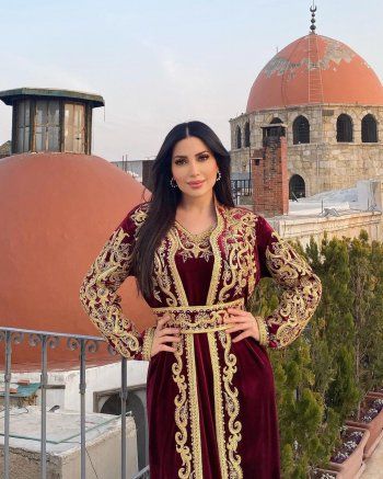 شاهد .. بالصور- نسرين طافش بإطلالة ساحرة بالعباءة