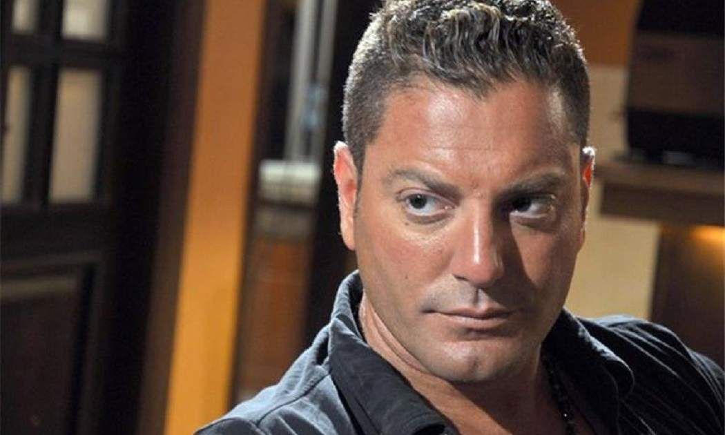 شاهد .. بالصورة - تامر هجرس يستذكر والده بكلمات مؤثرة والجمهور يتفاعل