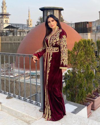 شاهد .. بالصور- نسرين طافش بإطلالة ساحرة بالعباءة