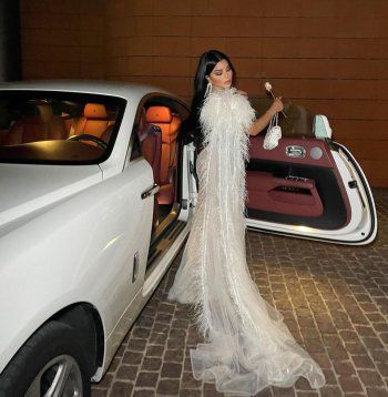 شاهد .. هيفا وهبي بإطلالة مدهشة.. وتعايد الجمهور بعيد الفطر