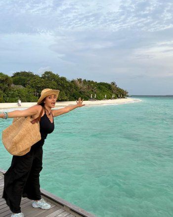 شاهد .. بالصور- نيللي كريم تهنئ الجمهور بعيد الفطر على طريقتها