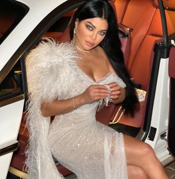 شاهد .. هيفا وهبي بإطلالة مدهشة.. وتعايد الجمهور بعيد الفطر