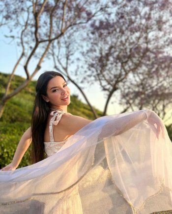 شاهد .. جوهرة تخطف الأنظار بجمالها خلال إجازتها في المالديف