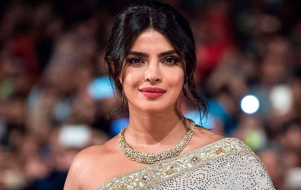 شاهد .. صور بريانكا شوبرا في المسبح محط الأنظار وهكذا علق نيك جوناس