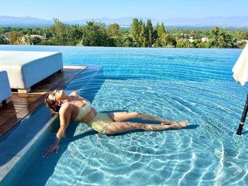 شاهد .. صور بريانكا شوبرا في المسبح محط الأنظار وهكذا علق نيك جوناس