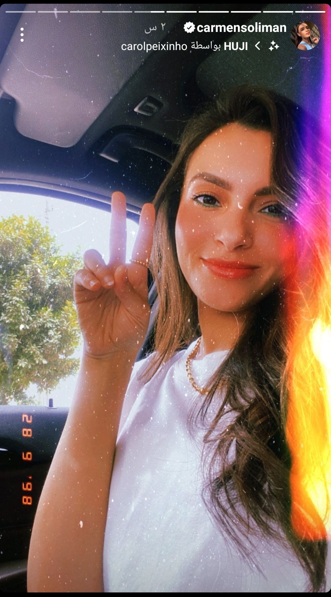 من داخل سيارتها.. كارمن سليمان تتألق بصورة سيلفي- شاهد