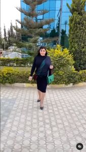 اتفرج – فيفي عبده بتعيد على جمهورها بالأسود الضيق