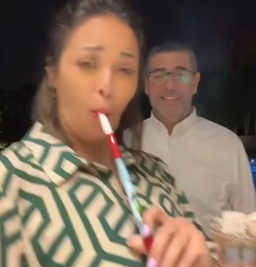 داليا البحيري وزوجها يثيران الجدل بالرقص والشيشه في أيام عيد الفطر- فيديو