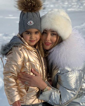 شاهد .. بسمة بوسيل تنشر صور واضحة جدا لابنتيها من تامر حسني .. وجمالهما حديث الجمهور