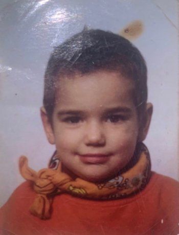 شاهد .. كبرت وأصبحت نجمة عالمية.. خمنوا من هذه الطفلة