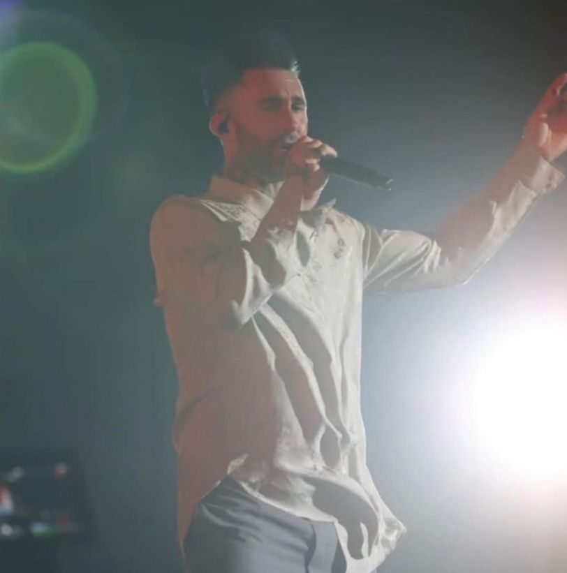 لحظة دخول الفرقة من حفل Maroon 5 تحت سفح الأهرامات- فيديو وصور