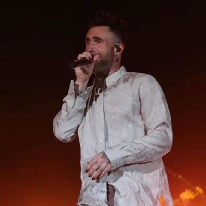 لحظة دخول الفرقة من حفل Maroon 5 تحت سفح الأهرامات- فيديو وصور