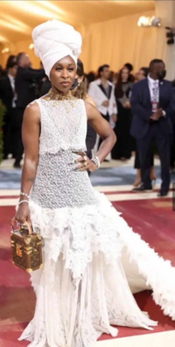 أبرز إطلالات النجوم في حفل Met Gala 2022 – شاهد