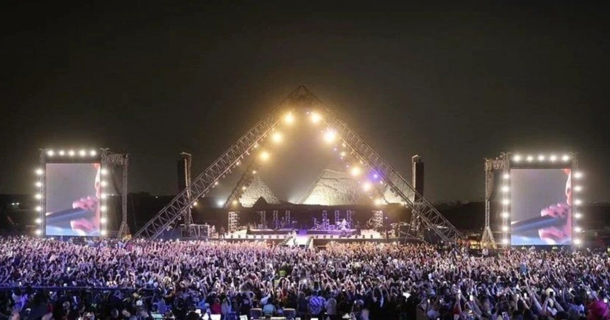 شاهد .. فرقة Maroon 5 تضيء ليالي الأهرامات