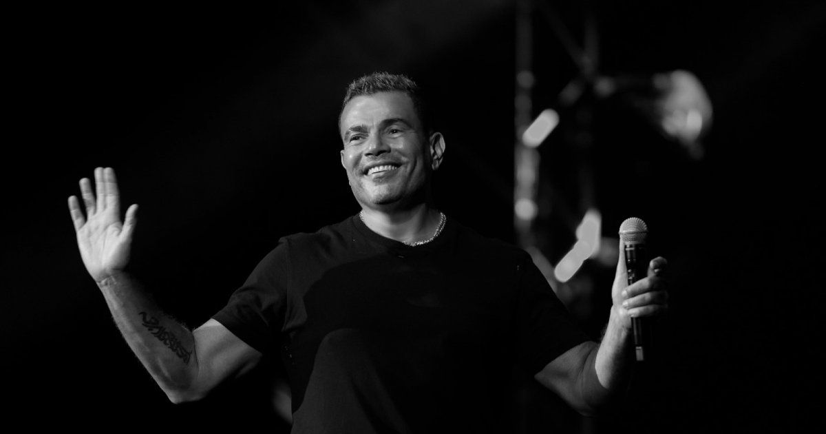 شاهد .. عمرو دياب يتألق في حفل "الاتحاد أرينا" وسط حضور جماهيري بالآلاف