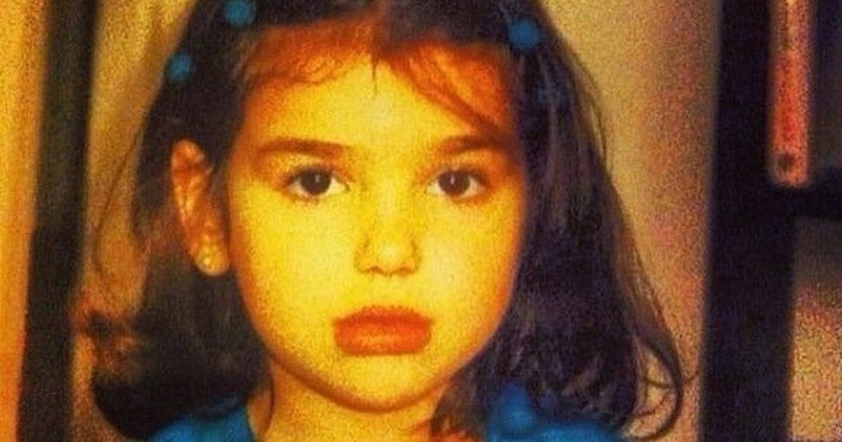 شاهد .. كبرت وأصبحت نجمة عالمية.. خمنوا من هذه الطفلة