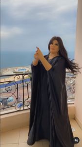 اتفرج – فيفي عبده روقت علي متابعيها بوصلة رقص بالأسود