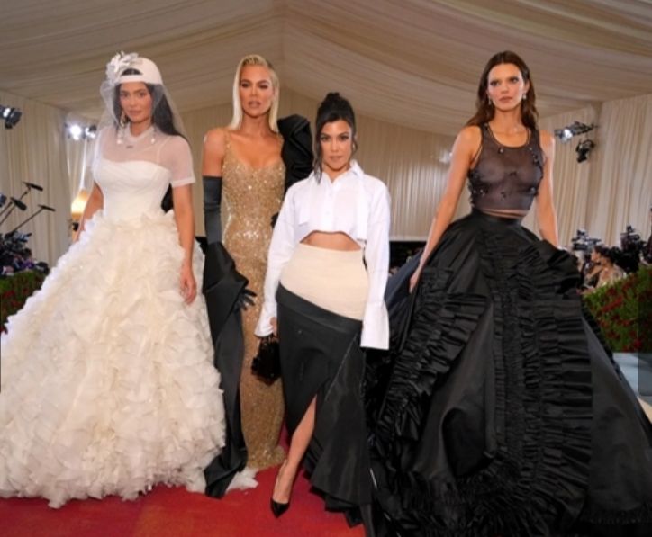 أبرز إطلالات النجوم في حفل Met Gala 2022 – شاهد