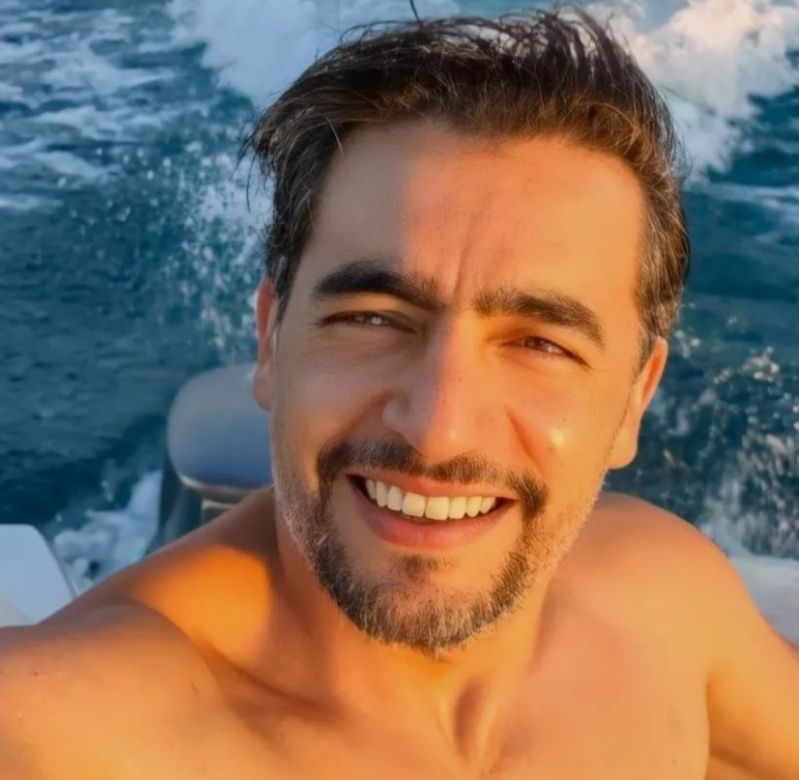 بسيلفي من البحر .. هاني سلامة يستمتع بعطلته الصيفية – شاهد