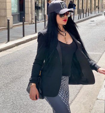 شاهد .. هيفا وهبي تخطف الأنظار من شوارع باريس.. شاهدوا إطلالتها