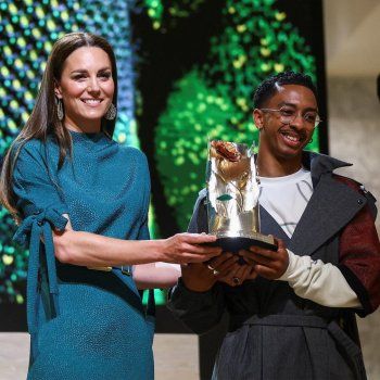 شاهد .. بالصورة - كيت ميدلتون تتألق خلال تقديمها جائزة التصميم البريطاني