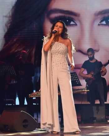 شاهد .. بالصور - كارول سماحة بإطلالة رائعة خلال حفلها في كازينو لبنان