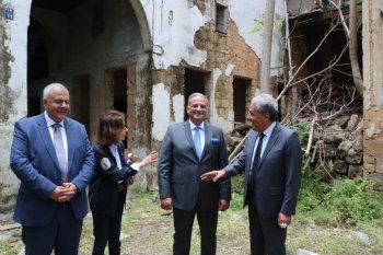 شاهد .. وزير الثقافة محمد وسام مرتضى يتعهد بتحويل منزل السيدة فيروز لمتحف