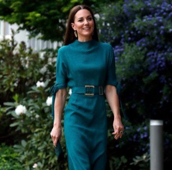 شاهد .. بالصورة - كيت ميدلتون تتألق خلال تقديمها جائزة التصميم البريطاني