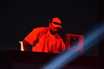 شاهد .. عاصي الحلاني ورحمة رياض يشعلان المسرح في إسطنبول.. إليكم أجواء الحفل