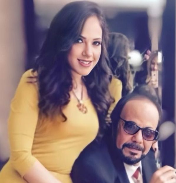 بصورة برفقته.. ايمي طلعت زكريا تستعيد ذكرياتها مع والدها
