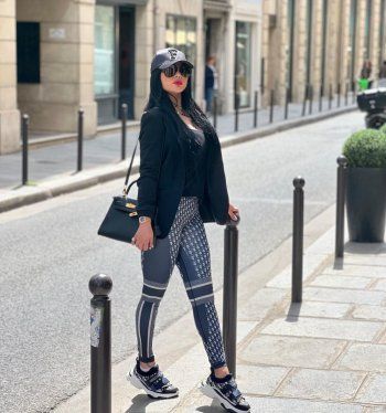 شاهد .. هيفا وهبي تخطف الأنظار من شوارع باريس.. شاهدوا إطلالتها