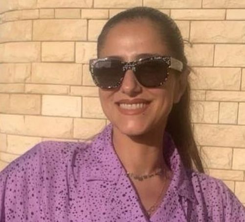 حنان مطاوع تتألق باللافندر بأحدث ظهور لها من منزلها- شاهد