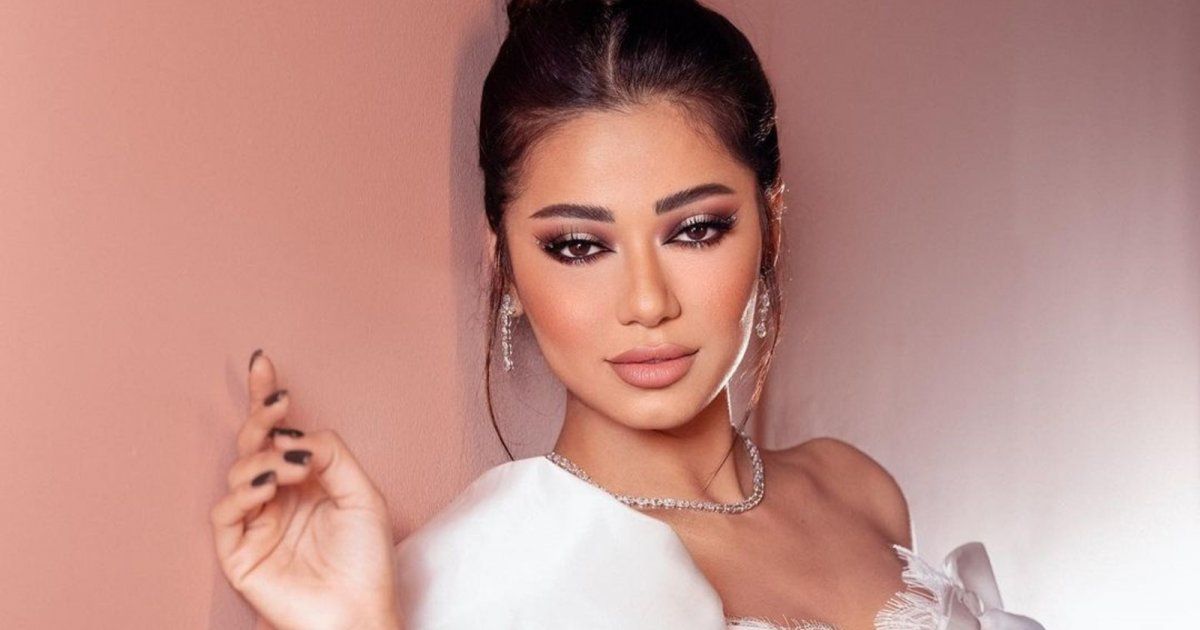 شاهد .. رحمة رياض بإطلالة ساحرة.. والجمهور يتفاعل مع جمالها